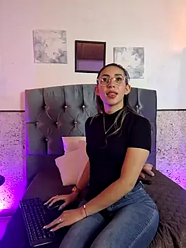 Snapshot of Scarlett_Khan chatting on January 10, 2025, 12:38 am Scarlett Khan online show from January 10, 2025, 12:38 am