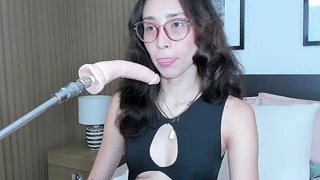 Snapshot of doll_bella_ chatting on November 13, 2025, 8:13 pm doll bella online show from November 13, 2025, 8:13 pm