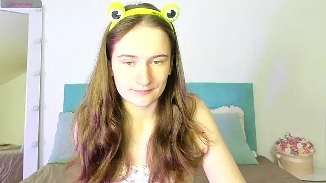 Snapshot of L1ittle_kitty_ chatting on October 22, 2025, 5:18 am L1ittle kitty online show from October 22, 2025, 5:18 am