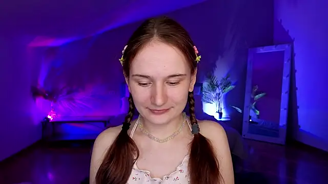 L1ittle kitty  online show from April 15, 2026, 5:46 am