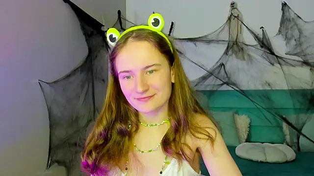 Snapshot of L1ittle_kitty_ chatting on October 27, 2025, 6:36 am L1ittle kitty online show from October 27, 2025, 6:36 am