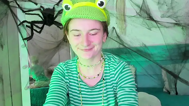 Snapshot of L1ittle_kitty_ chatting on October 26, 2025, 6:25 am L1ittle kitty online show from October 26, 2025, 6:25 am