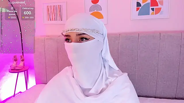 Snapshot of rawiya chatting on November 13, 2025, 12:31 pm rawiya online show from November 13, 2025, 12:31 pm