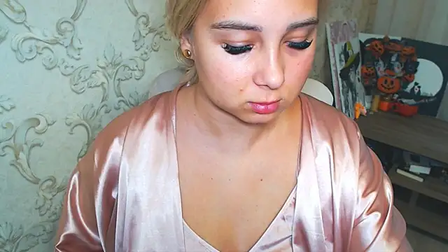 Snapshot of DolphinDreams chatting on October 27, 2025, 10:27 am DolphinDreams online show from October 27, 2025, 10:27 am