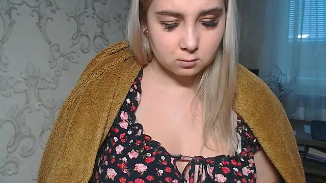 DolphinDreams online show from February 7, 2026, 12:24 pm