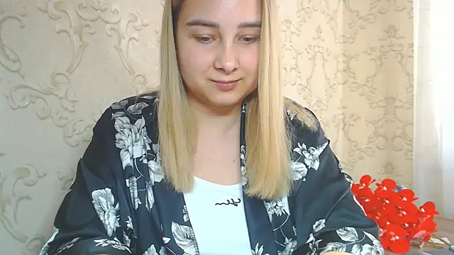 Snapshot of DolphinDreams chatting on June 6, 2026, 12:32 pm DolphinDreams online show from June 6, 2026, 12:32 pm