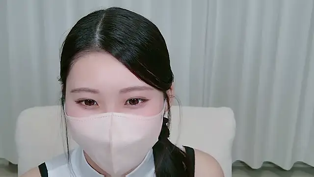 Snapshot of yuki_room chatting on October 1, 2025, 1:04 pm yuki room online show from October 1, 2025, 1:04 pm