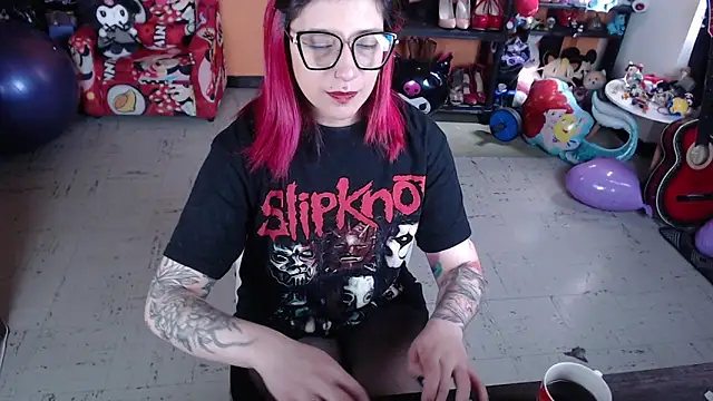 Snapshot of MissMiia2 chatting on October 6, 2025, 2:18 pm MissMiia2 online show from October 6, 2025, 2:18 pm