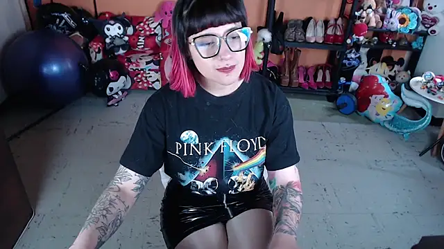 Snapshot of MissMiia2 chatting on October 29, 2025, 3:11 pm MissMiia2 online show from October 29, 2025, 3:11 pm