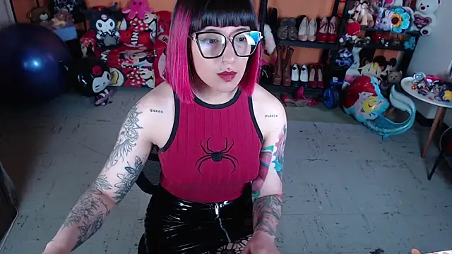 Snapshot of MissMiia2 chatting on November 8, 2025, 3:37 pm MissMiia2 online show from November 8, 2025, 3:37 pm