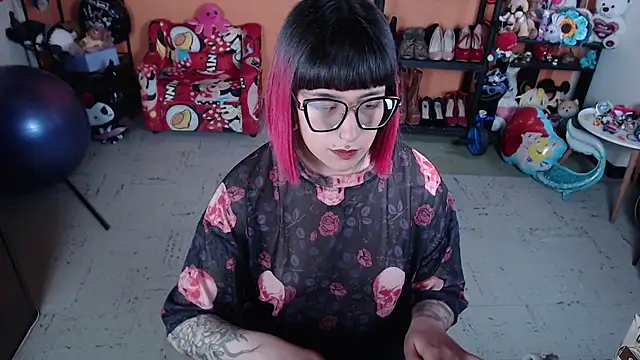 Snapshot of MissMiia2 chatting on November 4, 2025, 3:16 pm MissMiia2 online show from November 4, 2025, 3:16 pm