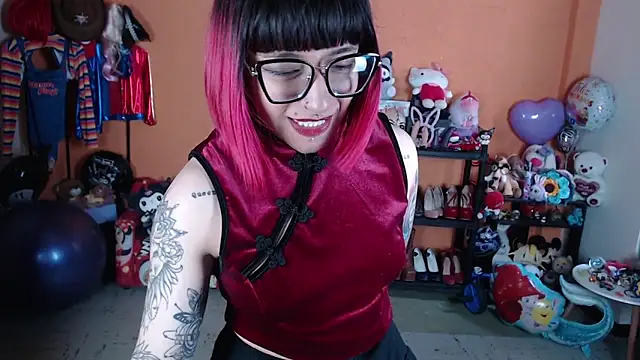 Snapshot of MissMiia2 chatting on November 14, 2025, 2:21 pm MissMiia2 online show from November 14, 2025, 2:21 pm