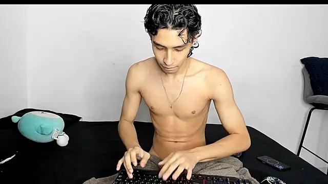 Snapshot of evanscollins chatting on January 9, 2026, 11:11 pm evanscollins online show from January 9, 2026, 11:11 pm