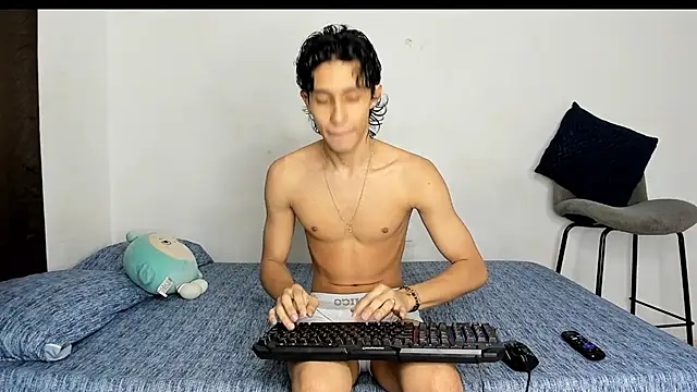 Snapshot of evanscollins chatting on January 11, 2026, 9:44 pm evanscollins online show from January 11, 2026, 9:44 pm