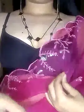 Snapshot of Indianhyna chatting on February 14, 2025, 4:09 pm Indianhyna online show from February 14, 2025, 4:09 pm