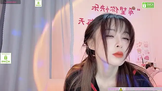 Snapshot of Carly_1 chatting on November 20, 2025, 8:15 am Carly 1 online show from November 20, 2025, 8:15 am