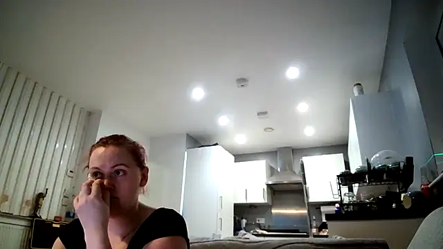 Snapshot of DynamicDuo_oxo chatting on December 12, 2024, 9:15 pm DynamicDuo oxo online show from December 12, 2024, 9:15 pm