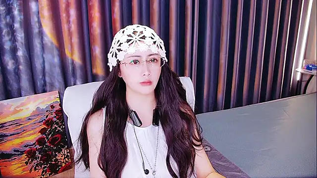 Daisy7 11 online show from September 17, 2025, 7:10 am