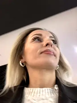 Diamond Bunny  online show from November 11, 2025, 1:50 pm