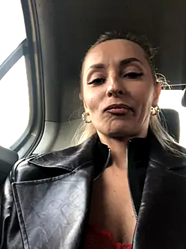 Diamond Bunny  online show from November 5, 2025, 1:58 pm