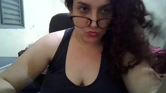 Snapshot of litha_luna chatting on January 19, 2025, 1:53 am litha luna online show from January 19, 2025, 1:53 am