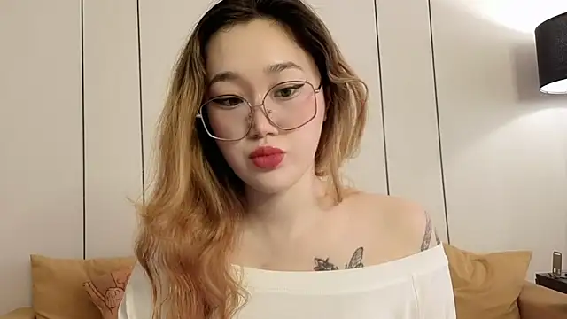 Jennatyan online show from March 27, 2026, 4:54 am