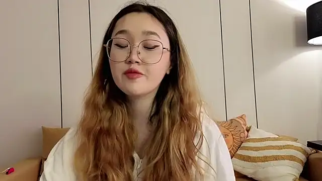 Jennatyan online show from April 17, 2026, 6:16 am