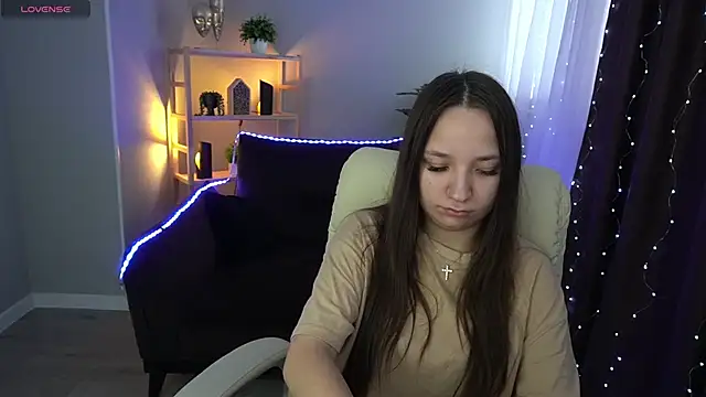 Snapshot of ElysLunar chatting on January 9, 2025, 6:17 am ElysLunar online show from January 9, 2025, 6:17 am