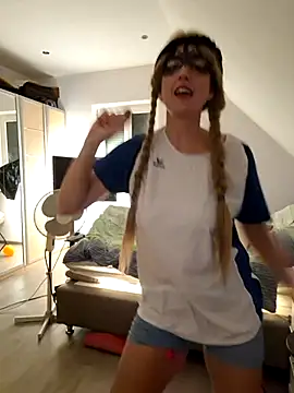 Snapshot of Hexe12346 chatting on November 18, 2025, 6:22 pm Hexe12346 online show from November 18, 2025, 6:22 pm