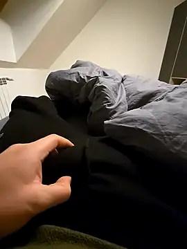 henrylawren6 online show from December 12, 2024, 7:48 pm