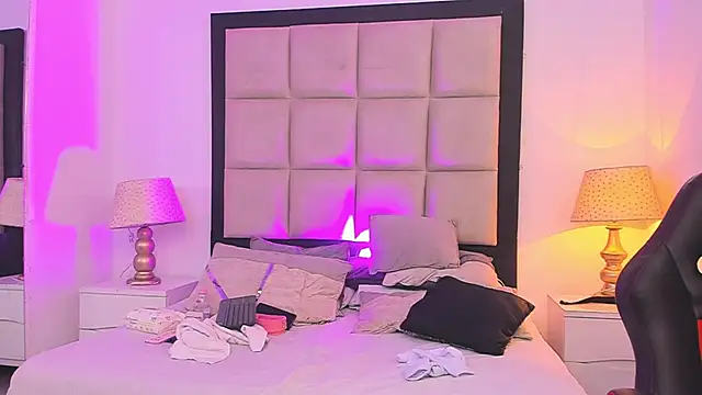 AmberBee online show from January 15, 2025, 6:50 pm