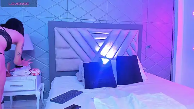 AmberBee online show from December 30, 2024, 9:40 pm