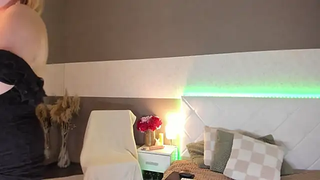 CurlyDreams online show from March 17, 2025, 2:08 am