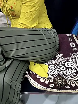 kaveerpooja947 online show from April 17, 2026, 5:16 pm