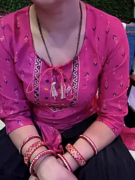 Snapshot of kaveerpooja947 chatting on November 15, 2025, 5:28 pm kaveerpooja947 online show from November 15, 2025, 5:28 pm