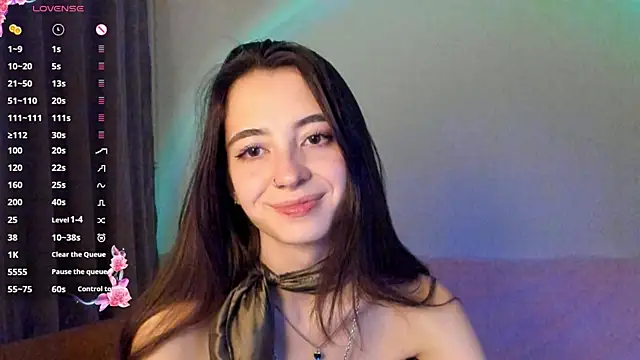 EvaBradley online show from October 5, 2025, 6:42 pm