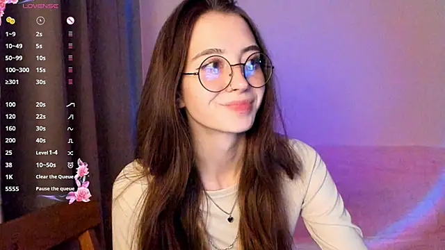 EvaBradley online show from October 18, 2025, 6:32 pm