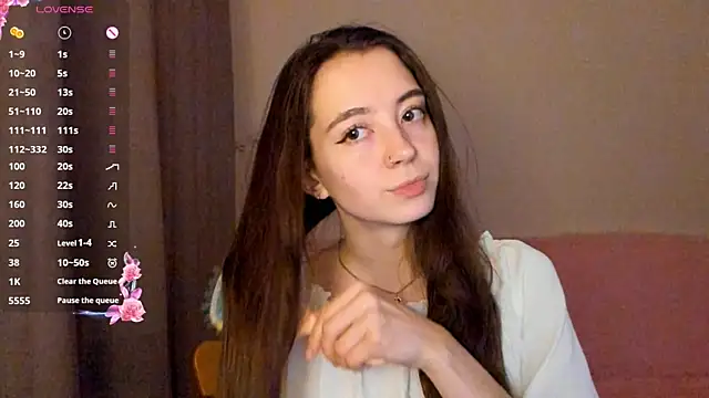 EvaBradley online show from December 5, 2025, 6:50 pm