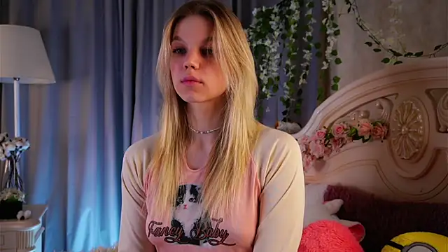 Snapshot of EdlinAlliston chatting on December 18, 2025, 1:26 pm EdlinAlliston online show from December 18, 2025, 1:26 pm