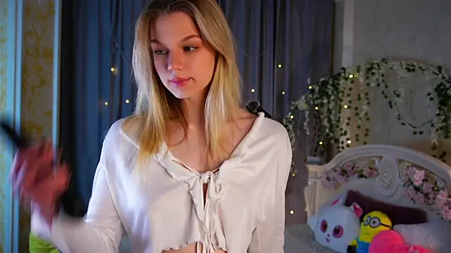 Snapshot of EdlinAlliston chatting on January 11, 2026, 2:46 pm EdlinAlliston online show from January 11, 2026, 2:46 pm