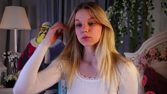 Snapshot of EdlinAlliston chatting on December 21, 2025, 3:25 pm EdlinAlliston online show from December 21, 2025, 3:25 pm