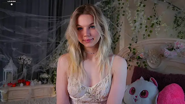 Snapshot of EdlinAlliston chatting on November 2, 2025, 1:38 pm EdlinAlliston online show from November 2, 2025, 1:38 pm