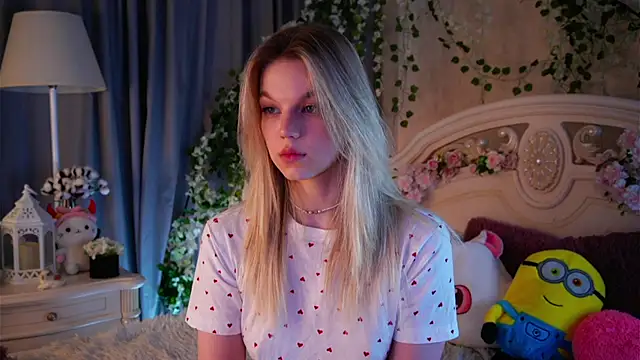 Snapshot of EdlinAlliston chatting on December 14, 2025, 2:11 pm EdlinAlliston online show from December 14, 2025, 2:11 pm