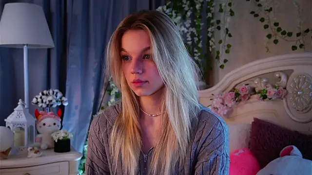 Snapshot of EdlinAlliston chatting on December 1, 2025, 2:18 pm EdlinAlliston online show from December 1, 2025, 2:18 pm