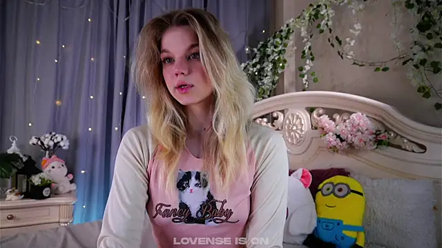 Snapshot of EdlinAlliston chatting on February 17, 2026, 3:53 pm EdlinAlliston online show from February 17, 2026, 3:53 pm