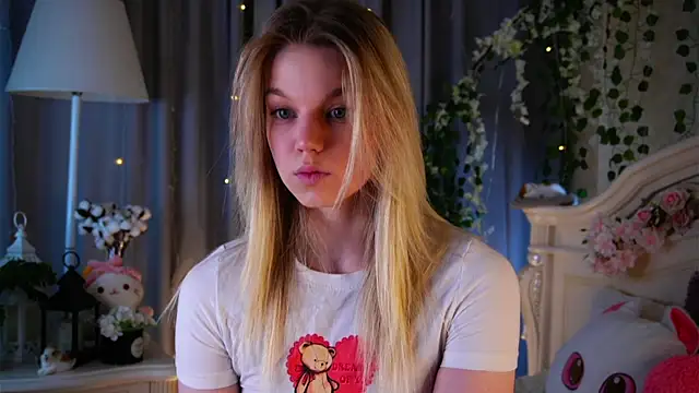 Snapshot of EdlinAlliston chatting on January 12, 2026, 2:13 pm EdlinAlliston online show from January 12, 2026, 2:13 pm