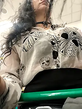 Lila Desiree online show from April 6, 2026, 12:50 am