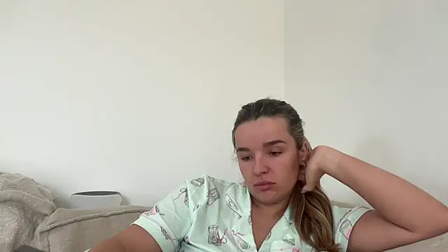 maisiesmithx online show from May 16, 2026, 1:21 pm