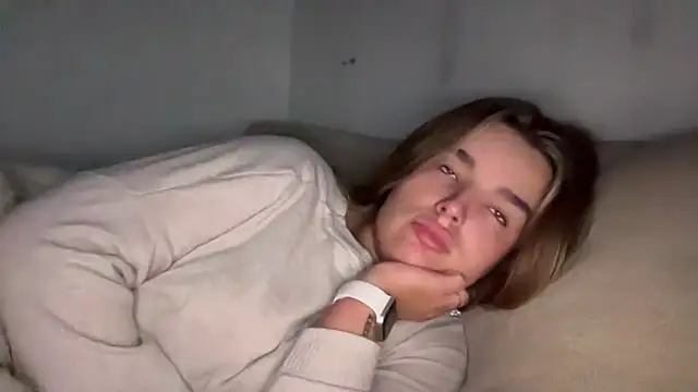 Snapshot of maisiesmithx chatting on November 2, 2025, 6:35 pm maisiesmithx online show from November 2, 2025, 6:35 pm