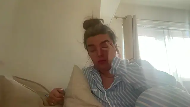 Snapshot of maisiesmithx chatting on October 28, 2025, 12:15 pm maisiesmithx online show from October 28, 2025, 12:15 pm